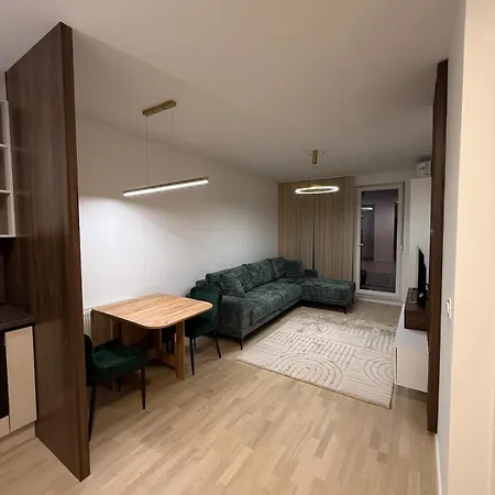5-min Walk To Airport Brand New & Modern * סראייבו