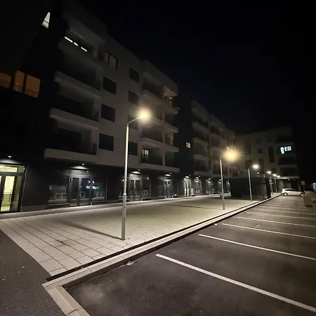 5-min Walk To Airport Brand New & Modern סראייבו